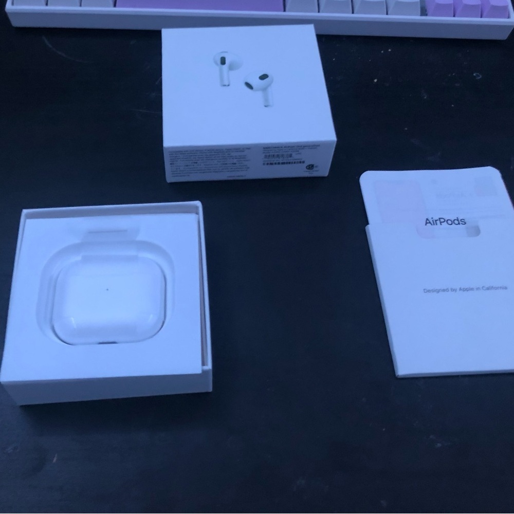 BNIB - Apple AirPods 3rd Generation - Picture 2 of 4